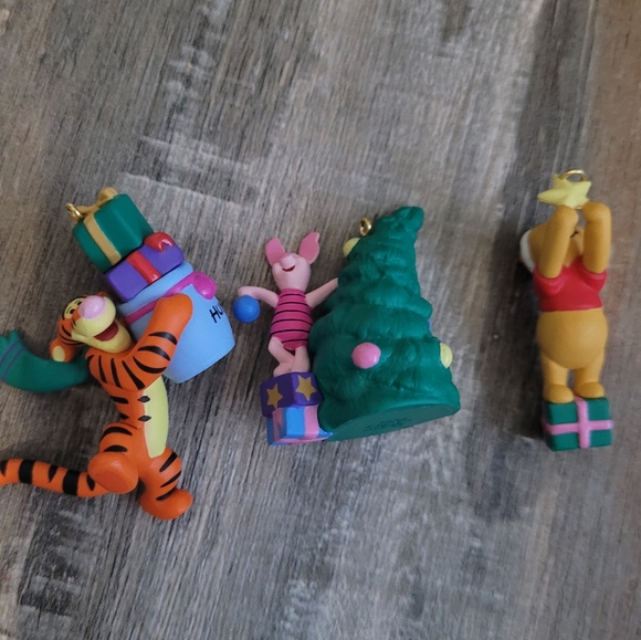 Hallmark 1998 miniature Winnie the Pooh christmas ornaments tree trimmin time - Picture 2 of 6